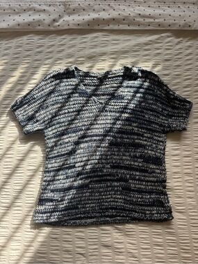 Eileen Fisher Marled Navy and White V-Neck Short Sleeve Knit Top
